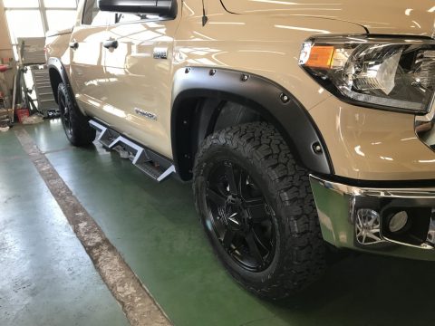 タンドラ　ベージュ　新車　Bushwacker 　オーバーフェンダー　ロックスタ―２ (4)